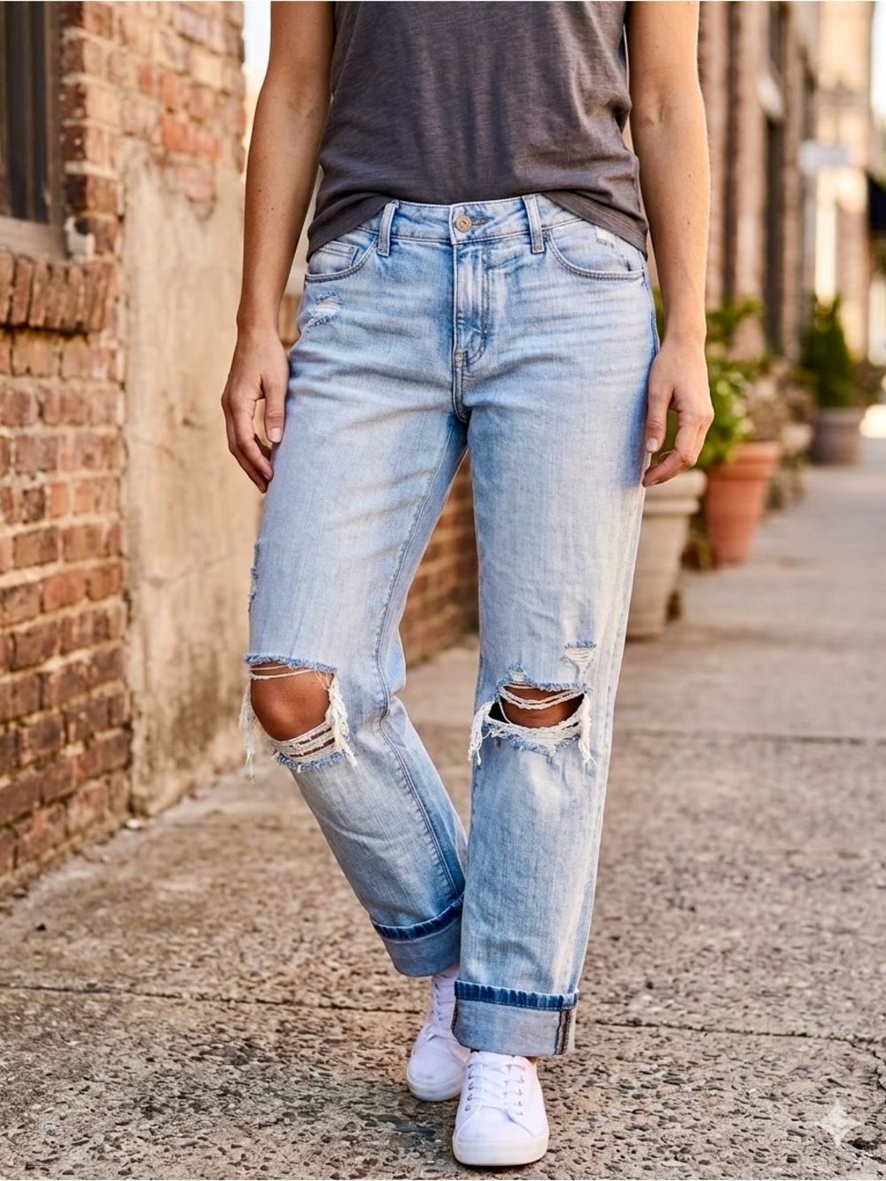 Studio Blue Distressed Boyfriend Jeans Light Wash Size 29
